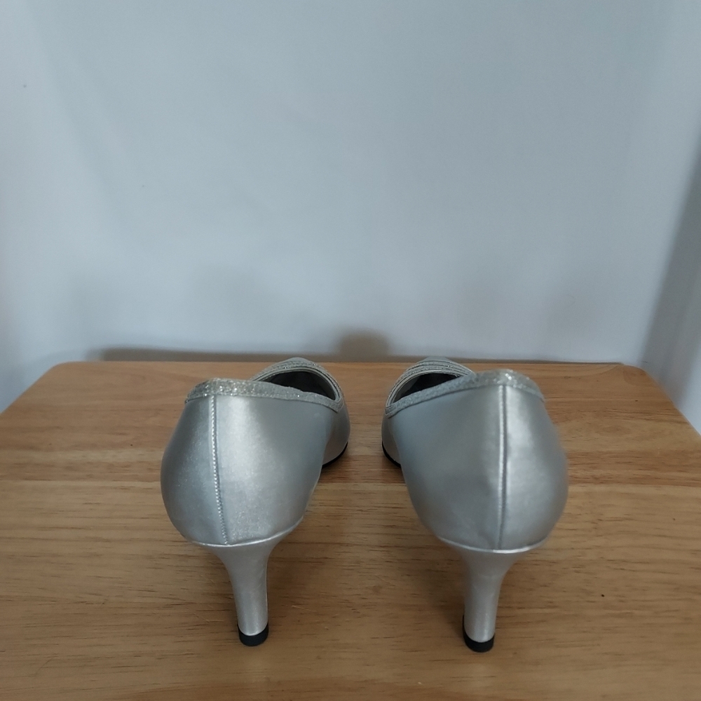 Womans heels - Picture 5 of 6
